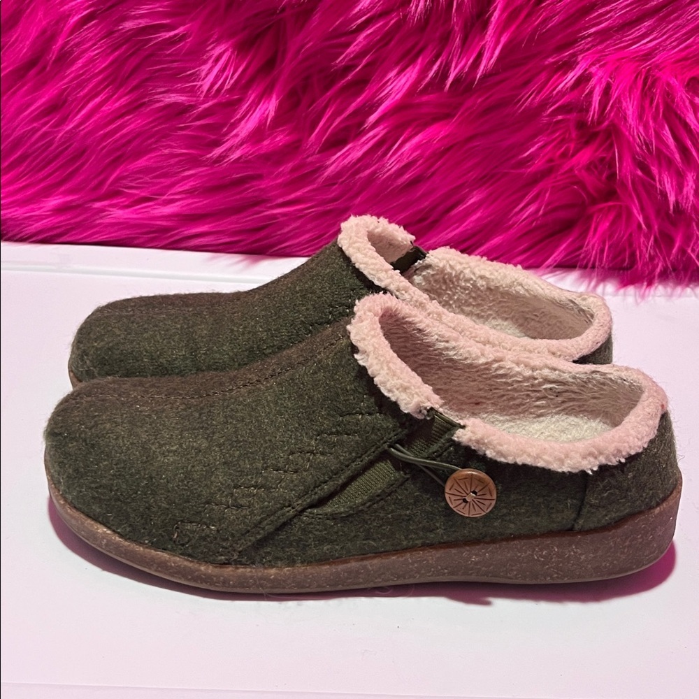 Cozy EARTH ORGINS Green Slip-On Clogs with Cream Trim - Picture 5 of 6